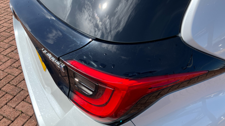 Toyota Yaris 1.5 Hybrid Dynamic 5dr CVT Hybrid Hatchback
